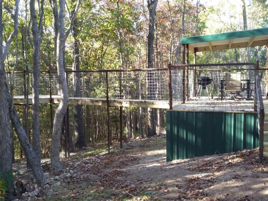 Cabin With A Tree House On A Buffalo Farm . Marshall Exterior foto